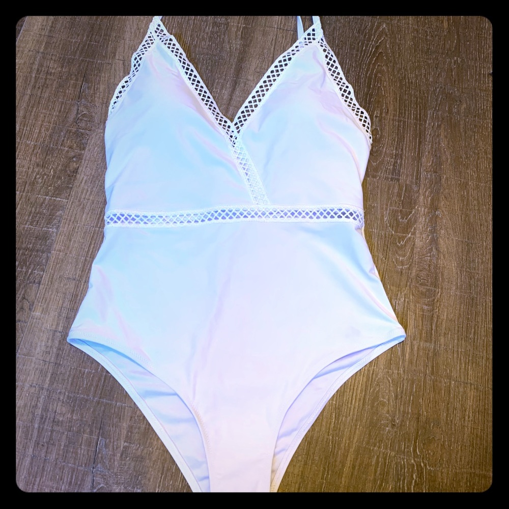 Cupshe women’s one piece swimsuit NWT medium